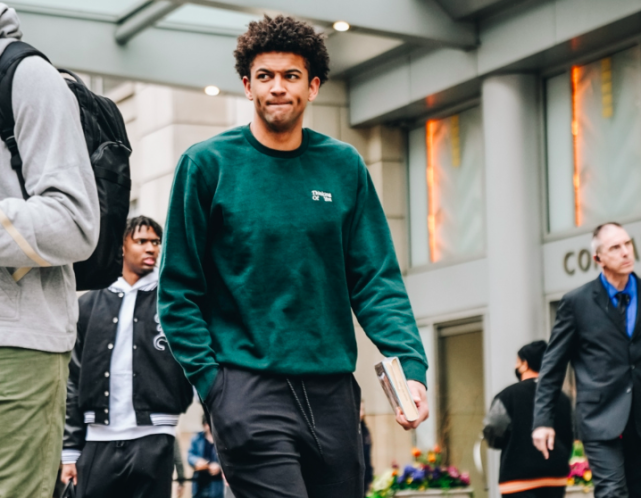 优德登录入口 -西汉姆训练开放日,今晚伤情更新引欢呼,NBA季后赛在即,纪律约束更严格(2025nba季后赛对阵图)